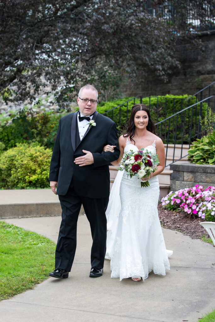 A wedding ceremony at Glen Sanders Mansion