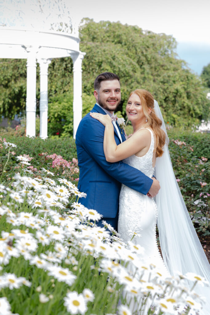 Newlywed couple at the Glen Sanders Mansion Scotia NY