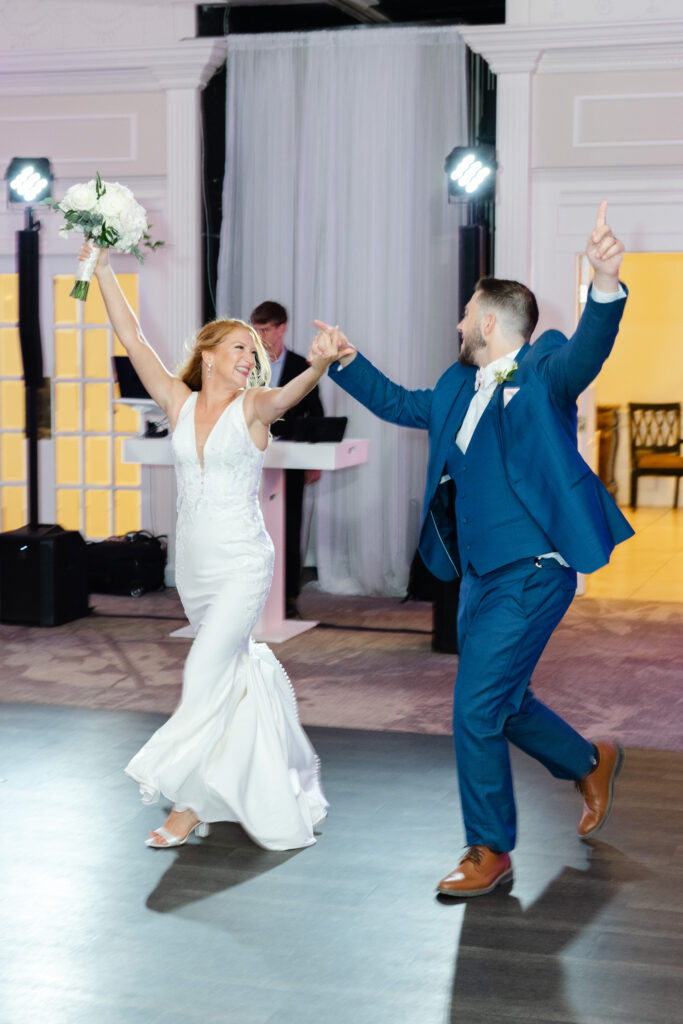 Couple dancing at the Glen Sanders Mansion Scotia NY