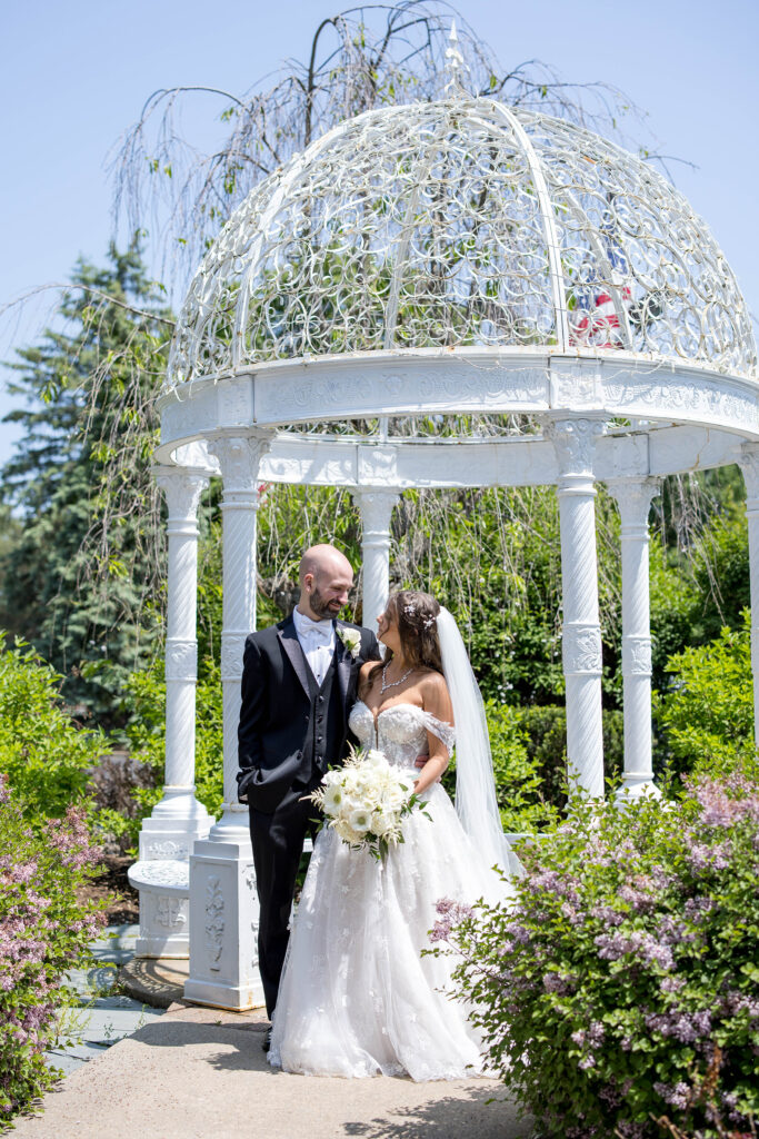 A bride and groom at a wedding venue in Saratoga Springs in upstate NY